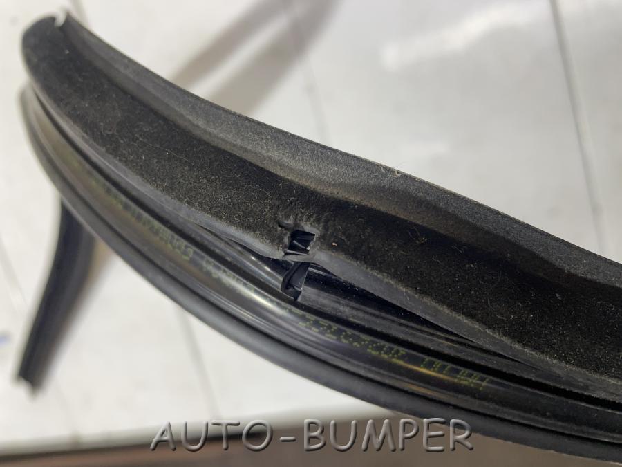 Volvo XC60 2010- Уплотнитель стекла двери передней правой 31479777, 30762366, 31352213